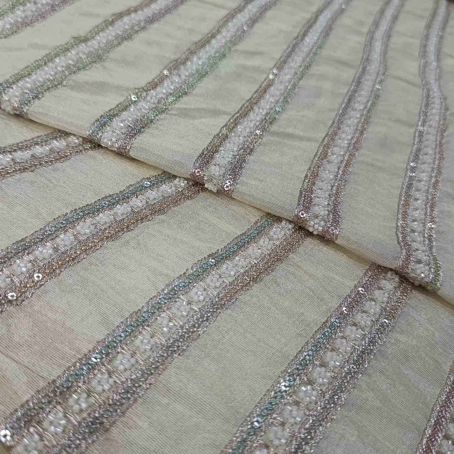 <b>TISSUE STRIP EMBROIDERY D.74992</b>